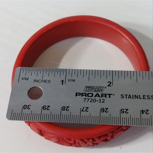 Heavily Carved Cinnabar? Resin Western Floral Motif Red Bangle Bracelet - Picture 6 of 7